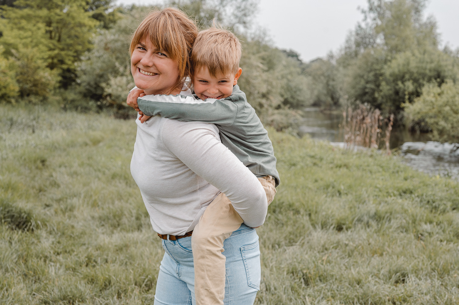 Familienshooting-Outdoor-Familienfotografin-Luenen-Bergkamen-Werne-Familienfotografie-Minishooting-Newborn-Homestoy-Reportage-Outdoorshooting