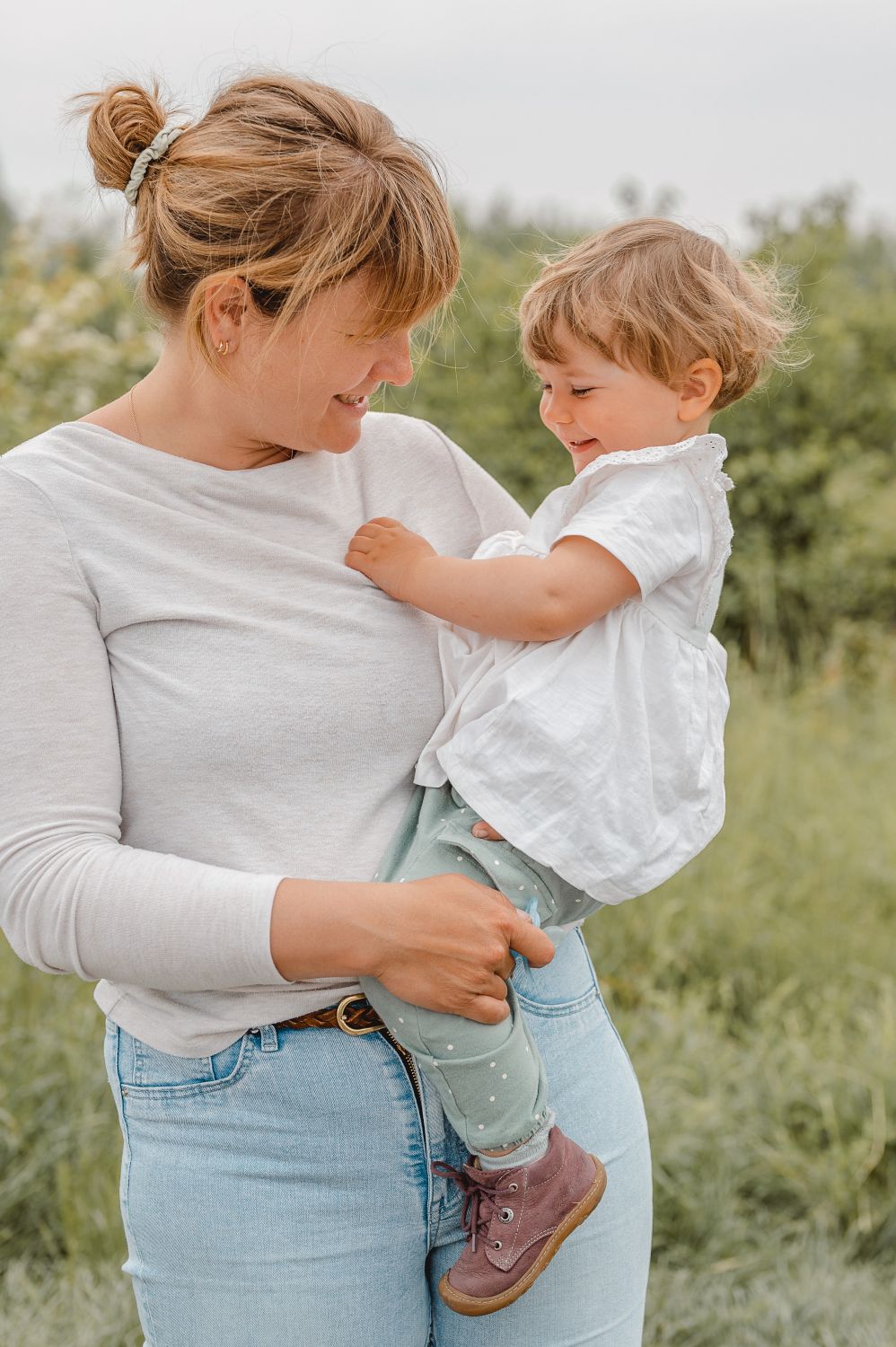 Familienshooting-Outdoor-Familienfotografin-Luenen-Bergkamen-Werne-Familienfotografie-Outdoorshooting-Minishooting-Newborn-Homestoy-Reportage