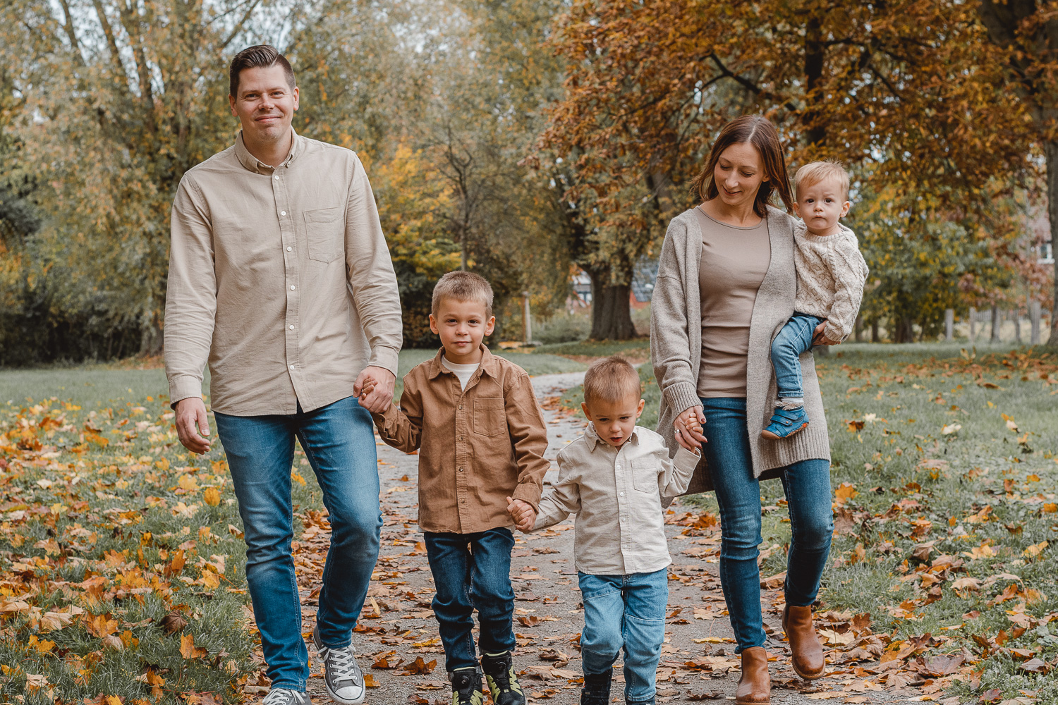 Fotograf Lünen Bergkamen Werne Outdoorfotografie Familienfotografie Familienshooting Familienfotografin Newborn Homestory Familienreportage