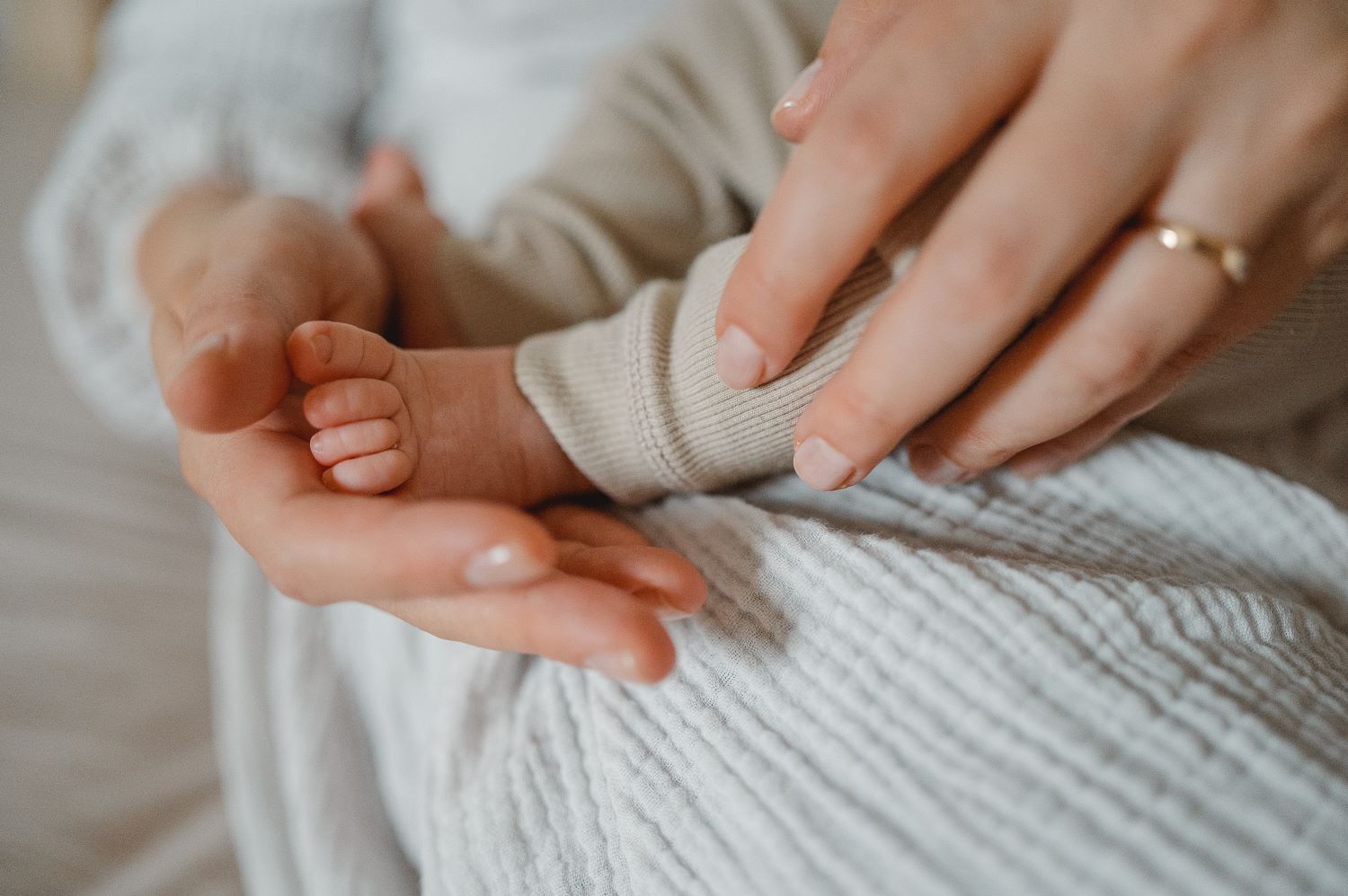 Neugeborene-Fotografie-Neugeborenenfotografie-Newborn-Neugeborenenreportage-Babyfotografie-Babyreportage-Familienfotografie-Familienfotograf