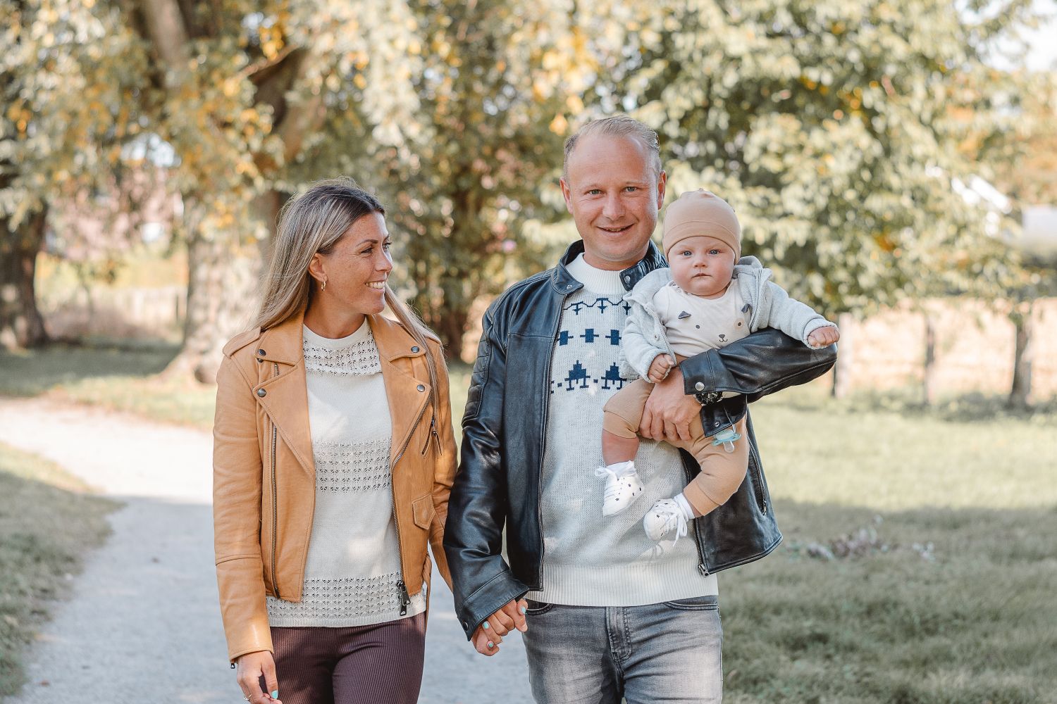 Outdoorshooting-Familienfotografie-Familienshooting-Newborn-Homestory-Familienfotografin-Familienfotografie-Luenen-Bergkamen-Werne-Reportage-Kitafotografie